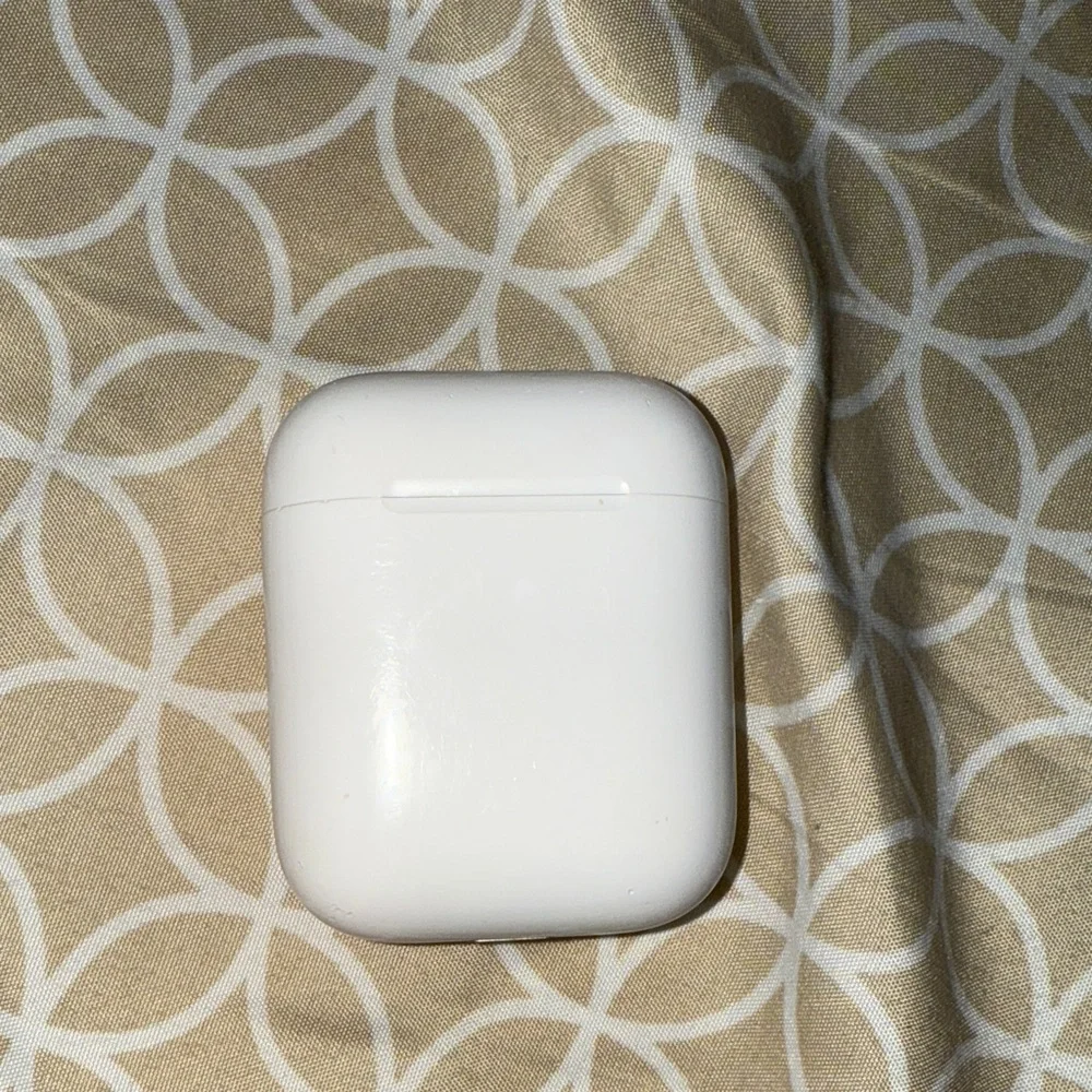 Apple White Wireless Earbuds Case